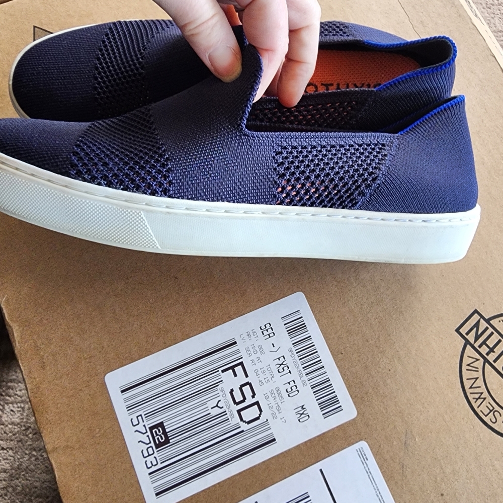 Rothys sz 8 Slip On Sneaker Navy Blue EUC - Picture 10 of 11